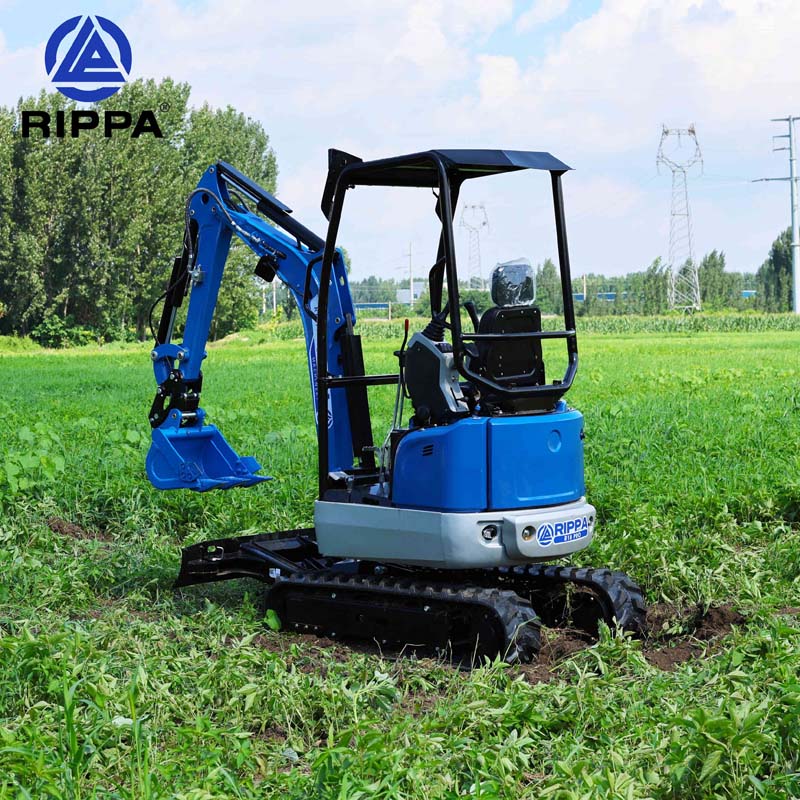 один. Высокоэффективный двигатель: Оснащенный двигателем Kubota D902, он обеспечивает мощность 11,8 кВт (16,1 л.с.) для обеспечения эффективной работы. Низкий расход топлива, низкая вибрация, низкий уровень шума, при этом уделяется внимание защите окружающей среды. два. Отличная производительность майнинга: Максимальная сила копания достигает 12,8 кН, что позволяет удовлетворить различные потребности в копании. Максимальный радиус раскопок составляет 3975 мм, максимальная глубина раскопок — 2420 мм, а максимальная высота раскопок — 3396 мм, что обеспечивает широкий рабочий диапазон. три. Гибкая работа: Оснащенная подвижной в сторону стрелой угол поворота влево и вправо достигает 60° и 64° соответственно, что повышает эксплуатационную гибкость. Телескопические гусеницы адаптируются к различным условиям работы, а диапазон выдвижения гусеницы составляет 989–1309 мм. Высокоскоростные и низкоскоростные двигатели могут регулировать скорость в зависимости от условий работы, чтобы повысить эффективность работы. Четыре. Комфортная эксплуатация: Недавно модернизированные регулируемые сиденья повышают комфорт вождения. На приборной панели имеется многофункциональный дисплей, на котором в режиме реального времени отображаются часы работы, объем масла, объем гидравлического масла и другие параметры, что позволяет легко отслеживать состояние автомобиля. пять. Удобное обслуживание и уход: Все детали для обслуживания расположены сзади, а заднее ограждение можно открыть для быстрой замены и ремонта. Заправочное отверстие для топлива расположено снаружи, что облегчает заправку. шесть. Показатели безопасности: Оснащен рукояткой управления с пилотным замком для предотвращения неправильной эксплуатации и обеспечения безопасности. Телескопический бульдозерный отвал входит в стандартную конфигурацию, позволяющую адаптироваться к различным рабочим условиям. Защитные ограждения гусениц защищают гидроцилиндры от повреждений и увеличивают срок службы. Семь. Энергосбережение и защита окружающей среды: Энергосберегающая конструкция, теоретический расход топлива составляет всего 1,5-1,8 л/ч, что снижает эксплуатационные расходы. Компактная конструкция двигателя обеспечивает производительность при одновременном снижении воздействия на окружающую среду. восемь. Гуманизированный дизайн: Оснащен новым светодиодным освещением высокой яркости, что делает работу в ночное время безопаснее. Водонепроницаемый дизайн кнопок, продуманные детали. Классический бесхвостый дизайн, больше подходящий для работы на краях и стенах. Эти основные преимущества подчеркивают преимущества мини-экскаватора R18 с точки зрения производительности, эксплуатации, комфорта, безопасности, энергосбережения и гуманного дизайна, что поможет привлечь внимание потенциальных клиентов в экспортной торговле. один. Высокоэффективный двигатель: Оснащенный двигателем Kubota D902, он обеспечивает мощность 11,8 кВт (16,1 л.с.) для обеспечения эффективной работы. Низкий расход топлива, низкая вибрация, низкий уровень шума, при этом уделяется внимание защите окружающей среды. два. Отличная производительность майнинга: Максимальная сила копания достигает 12,8 кН, что позволяет удовлетворить различные потребности в копании. Максимальный радиус раскопок составляет 3975 мм, максимальная глубина раскопок — 2420 мм, а максимальная высота раскопок — 3396 мм, что обеспечивает широкий рабочий диапазон. три. Гибкая работа: Оснащенная подвижной в сторону стрелой угол поворота влево и вправо достигает 60° и 64° соответственно, что повышает эксплуатационную гибкость. Телескопические гусеницы адаптируются к различным условиям работы, а диапазон выдвижения гусеницы составляет 989–1309 мм. Высокоскоростные и низкоскоростные двигатели могут регулировать скорость в зависимости от условий работы, чтобы повысить эффективность работы. Четыре. Комфортная эксплуатация: Недавно модернизированные регулируемые сиденья повышают комфорт вождения. На приборной панели имеется многофункциональный дисплей, на котором в режиме реального времени отображаются часы работы, объем масла, объем гидравлического масла и другие параметры, что позволяет легко отслеживать состояние автомобиля. пять. Удобное обслуживание и уход: Все детали для обслуживания расположены сзади, а заднее ограждение можно открыть для быстрой замены и ремонта. Заправочное отверстие для топлива расположено снаружи, что облегчает заправку. шесть. Показатели безопасности: Оснащен рукояткой управления с пилотным замком для предотвращения неправильной эксплуатации и обеспечения безопасности. Телескопический бульдозерный отвал входит в стандартную конфигурацию, позволяющую адаптироваться к различным рабочим условиям. Защитные ограждения гусениц защищают гидроцилиндры от повреждений и увеличивают срок службы. Семь. Энергосбережение и защита окружающей среды: Энергосберегающая конструкция, теоретический расход топлива составляет всего 1,5-1,8 л/ч, что снижает эксплуатационные расходы. Компактная конструкция двигателя обеспечивает производительность при одновременном снижении воздействия на окружающую среду. восемь. Гуманизированный дизайн: Оснащен новым светодиодным освещением высокой яркости, что делает работу в ночное время безопаснее. Водонепроницаемый дизайн кнопок, продуманные детали. Классический бесхвостый дизайн, больше подходящий для работы на краях и стенах. Эти основные преимущества подчеркивают преимущества мини-экскаватора R18 с точки зрения производительности, эксплуатации, комфорта, безопасности, энергосбережения и гуманного дизайна, что поможет привлечь внимание потенциальных клиентов в экспортной торговле.