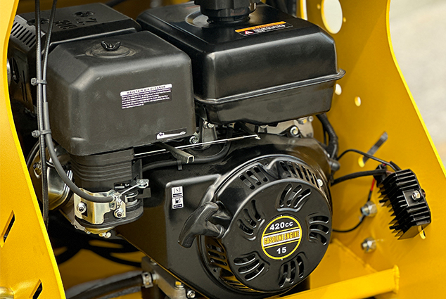 Мини-погрузчик с бортовым поворотом.jpg Мини-погрузчик с бортовым поворотом.jpg